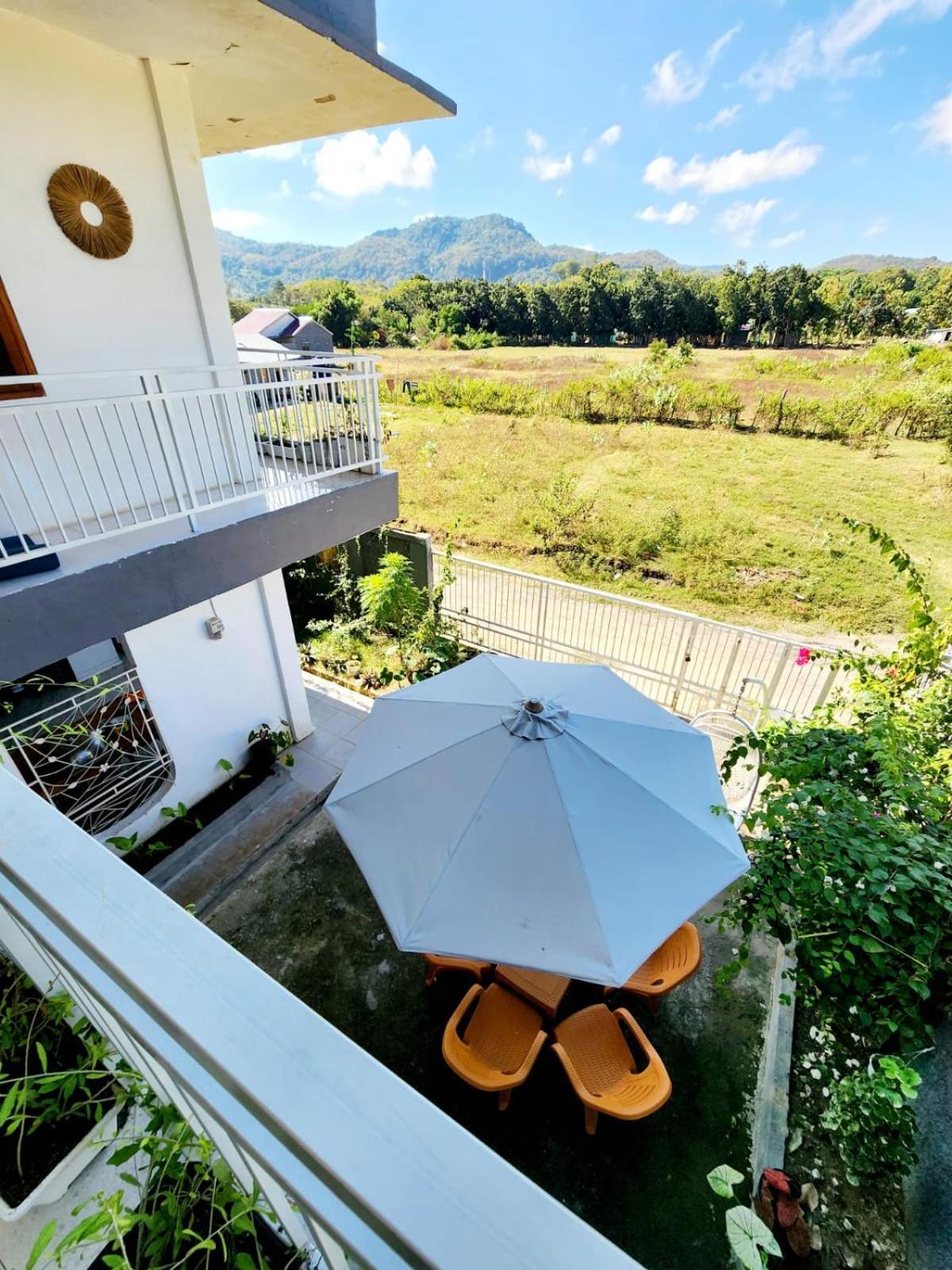 D'Flora Homestay Labuan Bajo Exterior foto