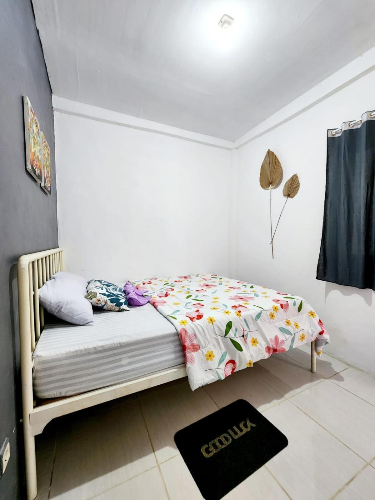 D'Flora Homestay Labuan Bajo Exterior foto
