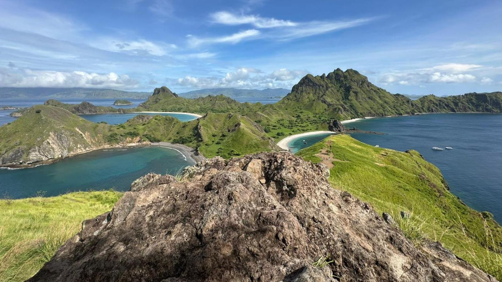D'Flora Homestay Labuan Bajo Exterior foto